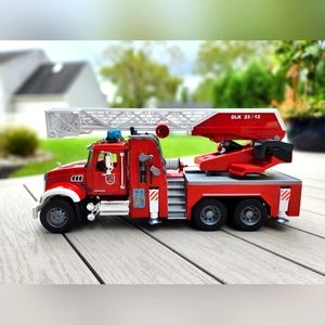 Bruder 02821 Mack Granite Fire Engine Truck